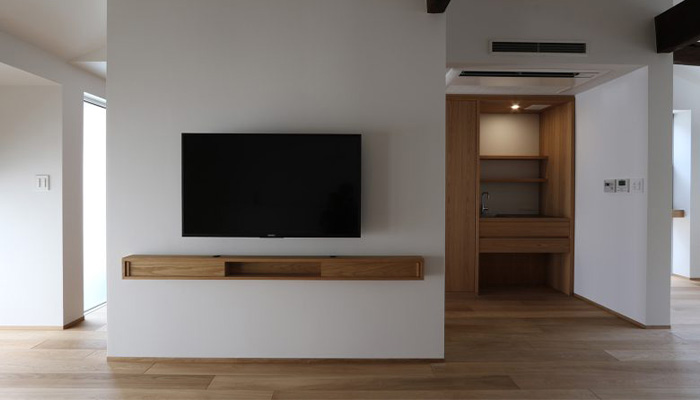 مزایا و معایب میز تلویزیون دیواری